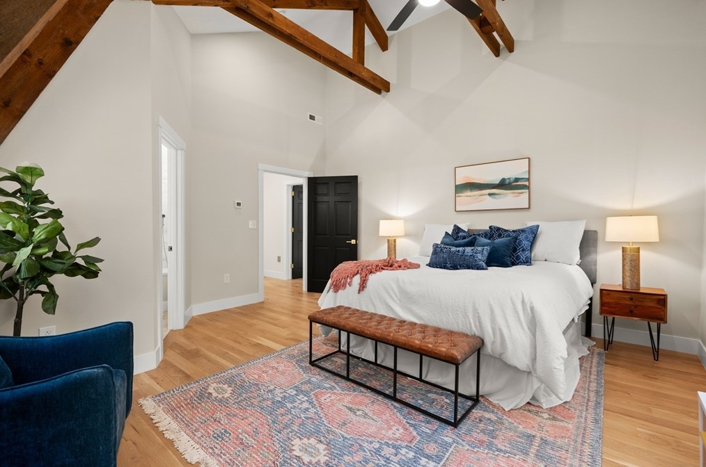 24 Hickory Ln, Hamilton MA  01982-2528 exterior