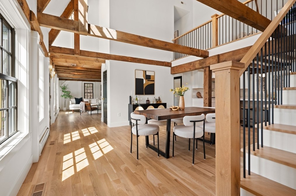 24 Hickory Ln, Hamilton MA  01982-2528 exterior