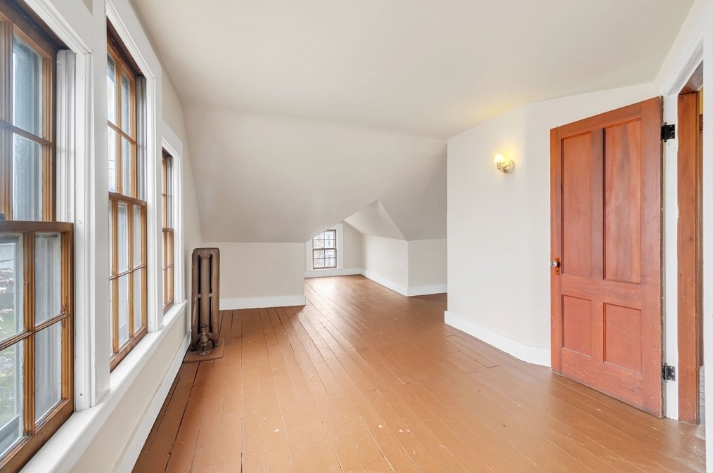 81 Fairview Ave, Chicopee MA 01013-2919 exterior