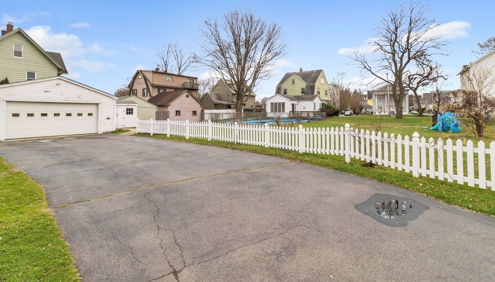 81 Fairview Ave, Chicopee MA 01013-2919 exterior