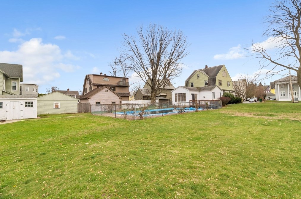 81 Fairview Ave, Chicopee MA 01013-2919 exterior