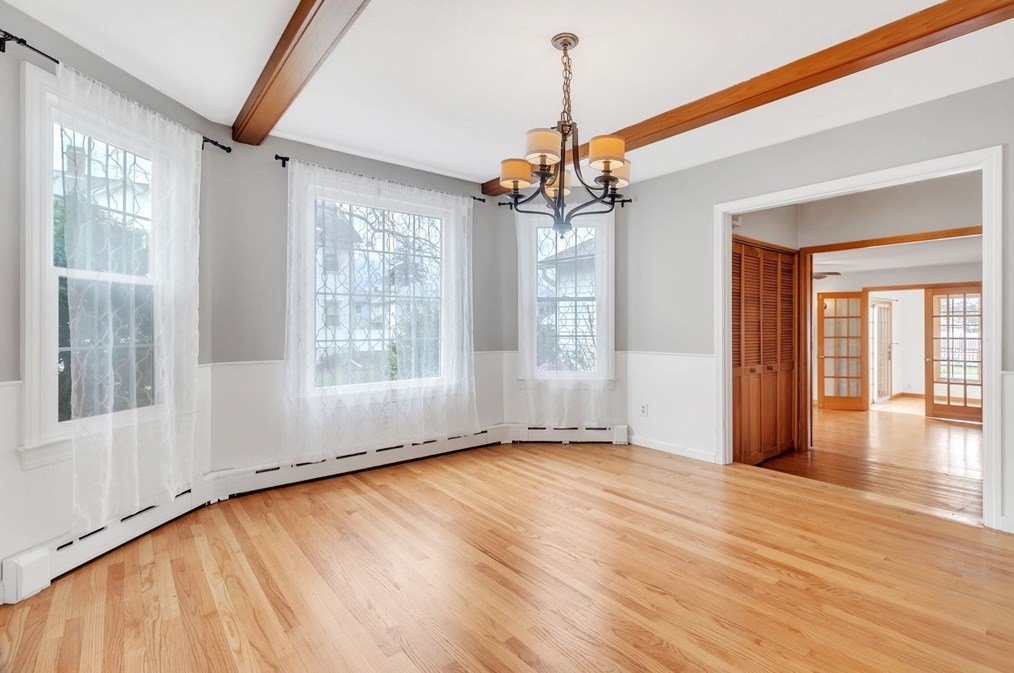 81 Fairview Ave, Chicopee MA 01013-2919 exterior