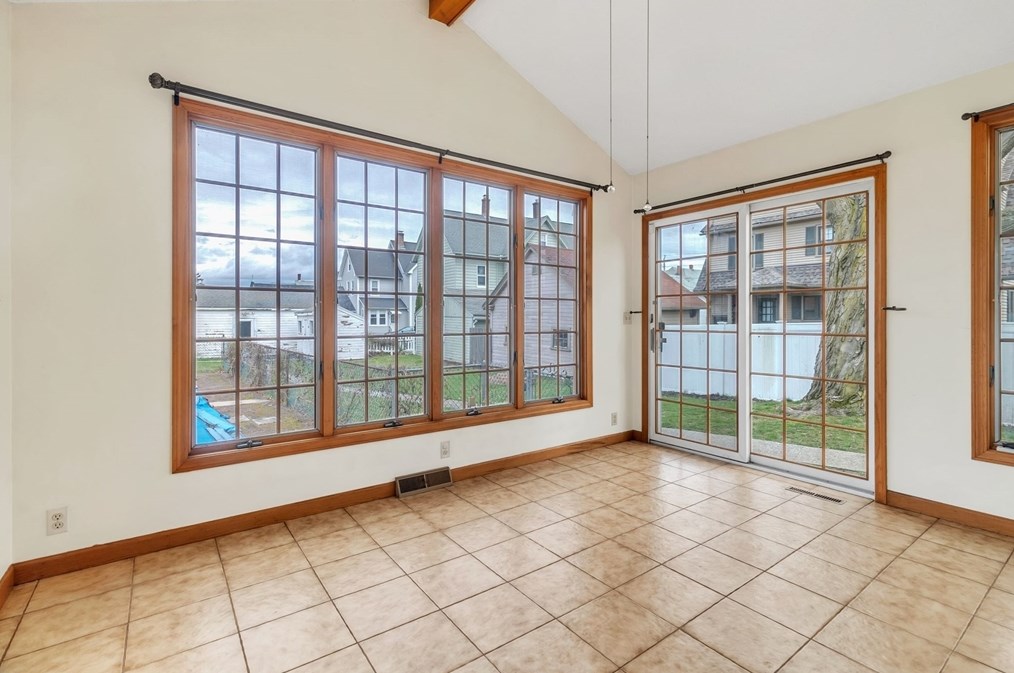 81 Fairview Ave, Chicopee MA 01013-2919 exterior