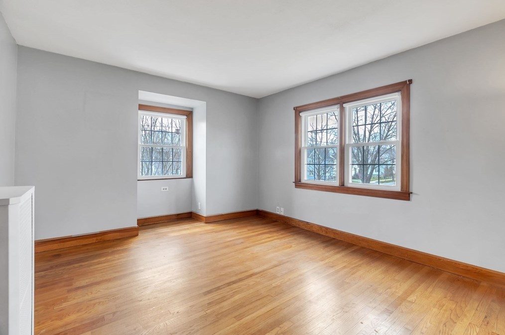 81 Fairview Ave, Chicopee MA 01013-2919 exterior