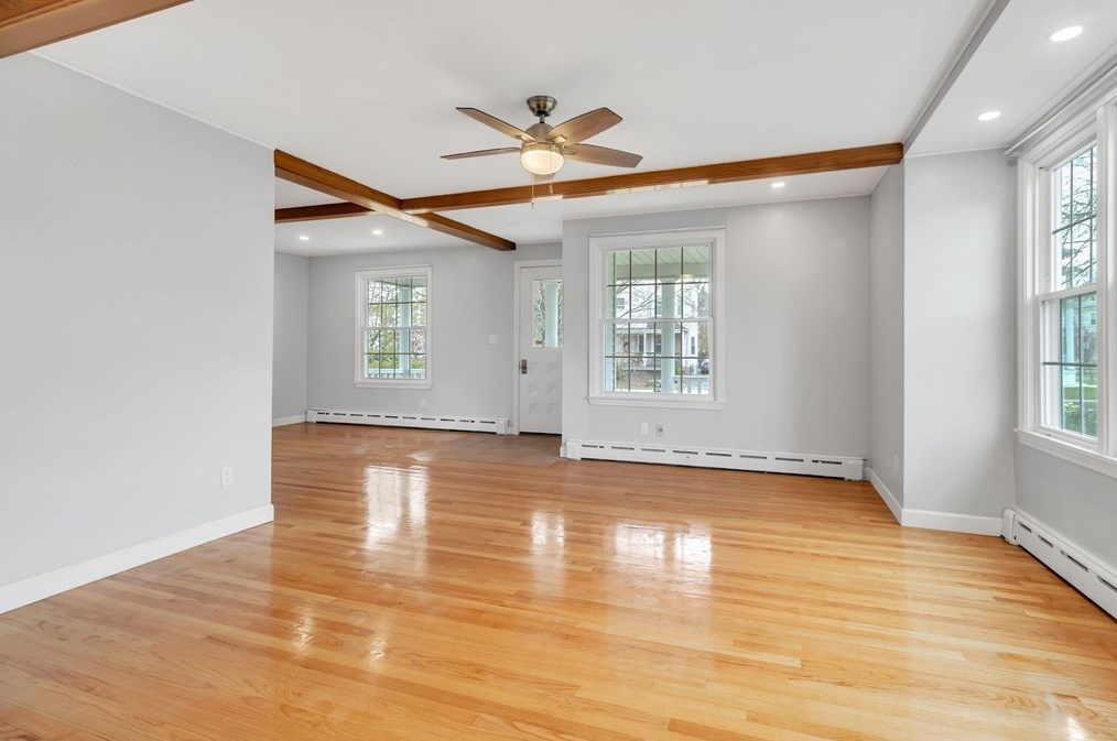 81 Fairview Ave, Chicopee MA 01013-2919 exterior