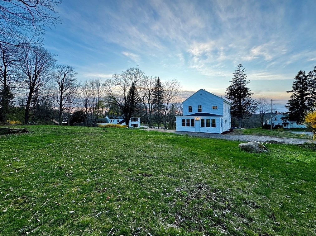 11 Main St, Brookfield MA  01506-1501 exterior