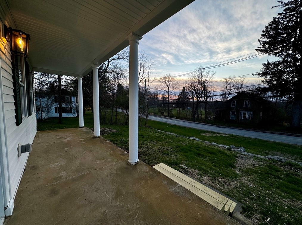 11 Main St, Brookfield MA  01506-1501 exterior