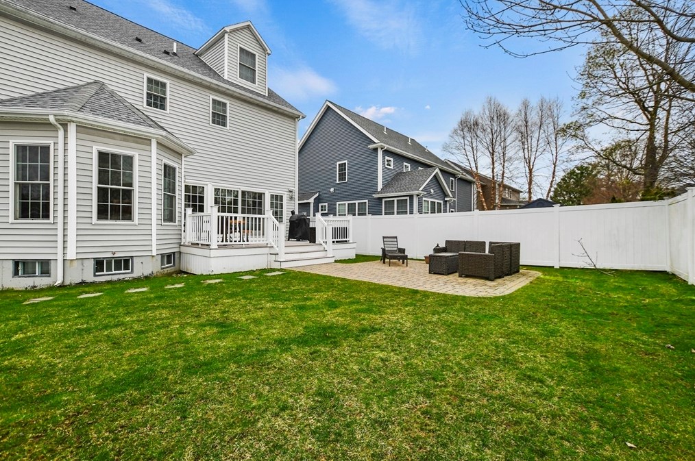 43 Canterbury Rd, Waltham MA  02453-8242 exterior