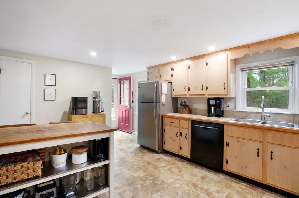 226 Forest St, Pembroke MA  02359-3334 exterior