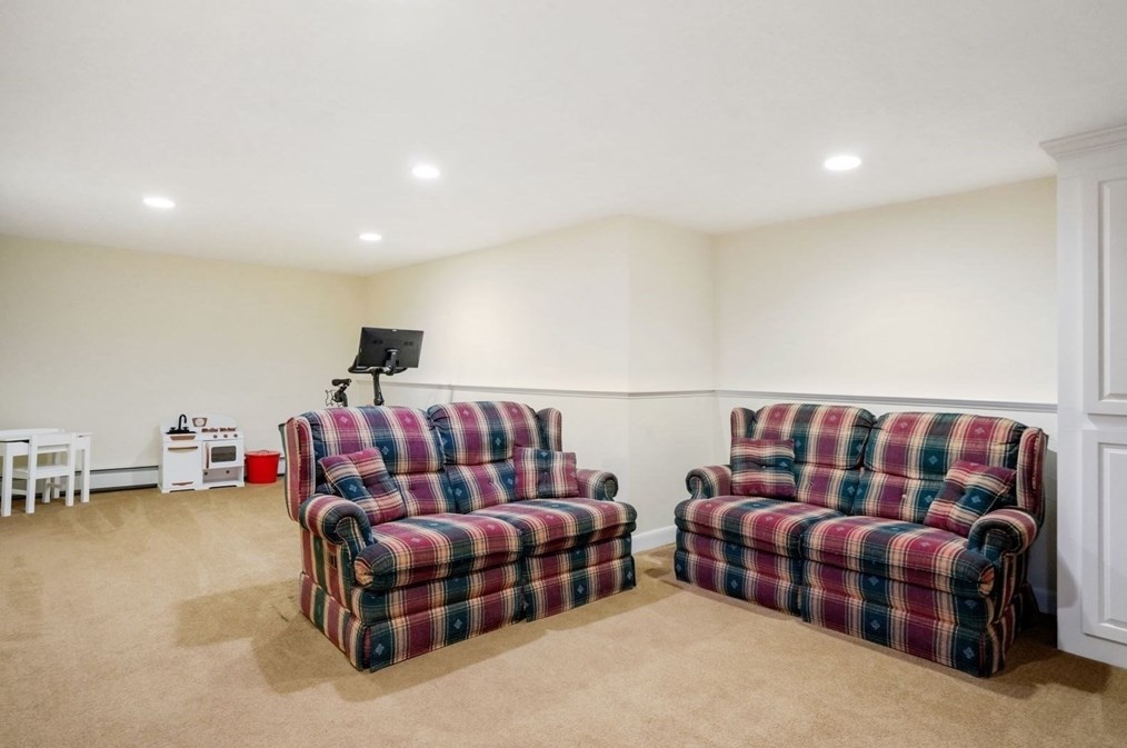 226 Forest St, Pembroke MA  02359-3334 exterior