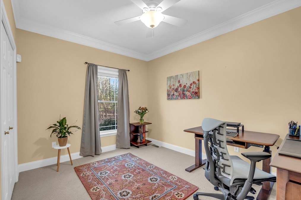 27 Shannon Way, Lancaster MA 01523-2952 exterior