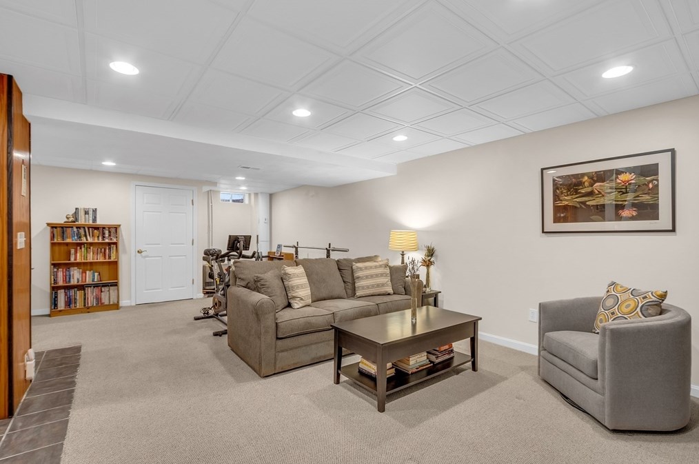 27 Shannon Way, Lancaster MA 01523-2952 exterior