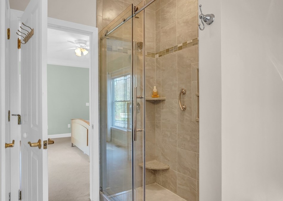 27 Shannon Way, Lancaster MA 01523-2952 exterior