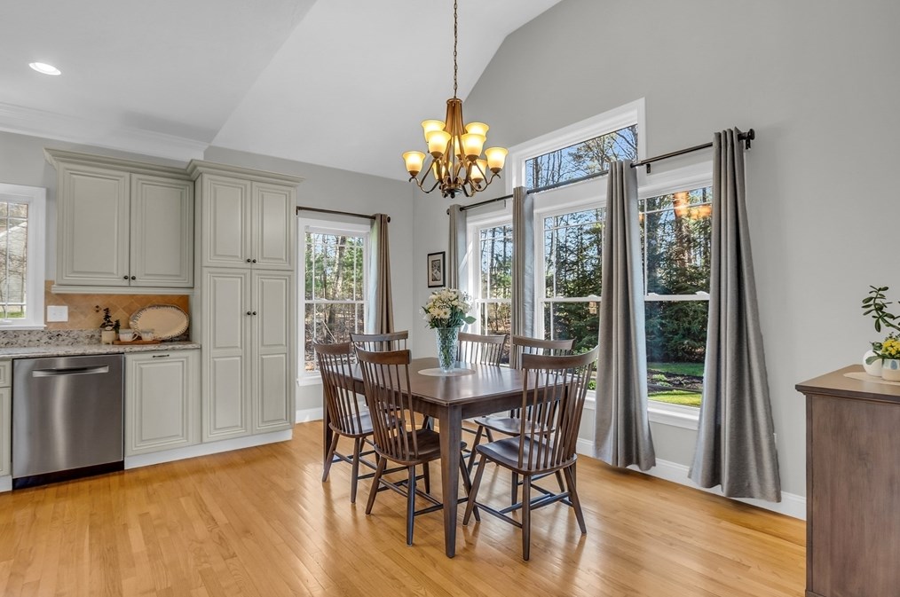 27 Shannon Way, Lancaster MA 01523-2952 exterior