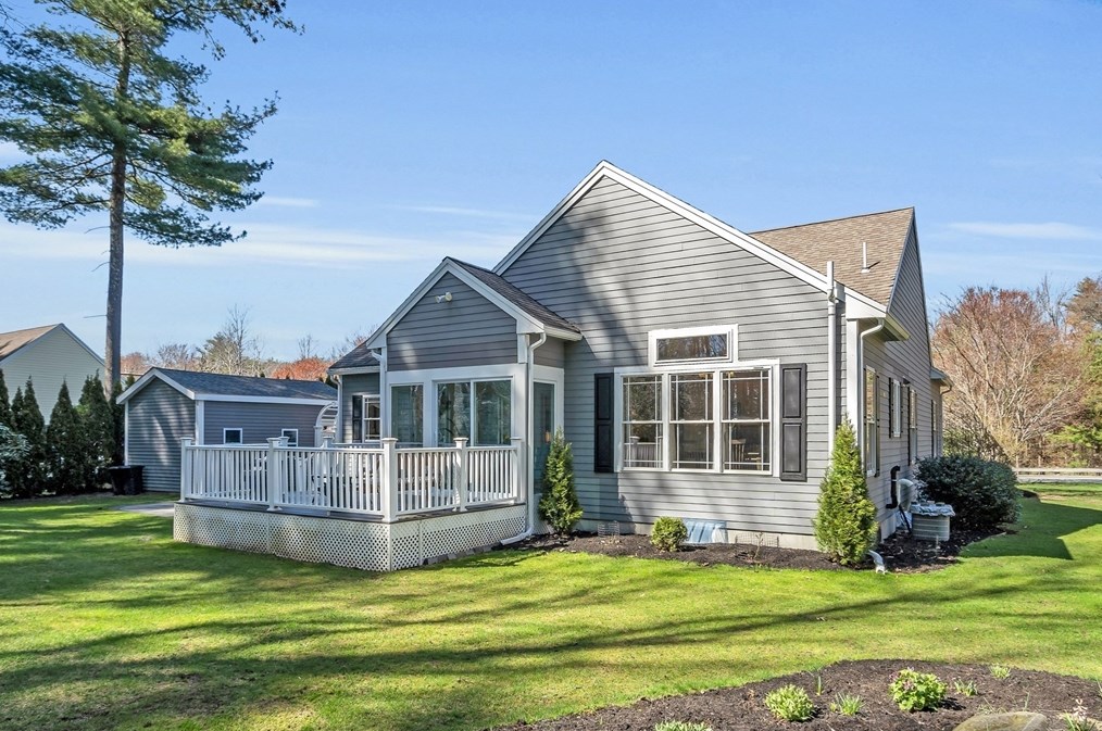 27 Shannon Way, Lancaster MA 01523-2952 exterior