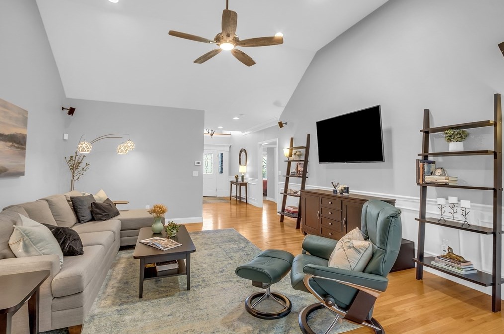 27 Shannon Way, Lancaster MA 01523-2952 exterior