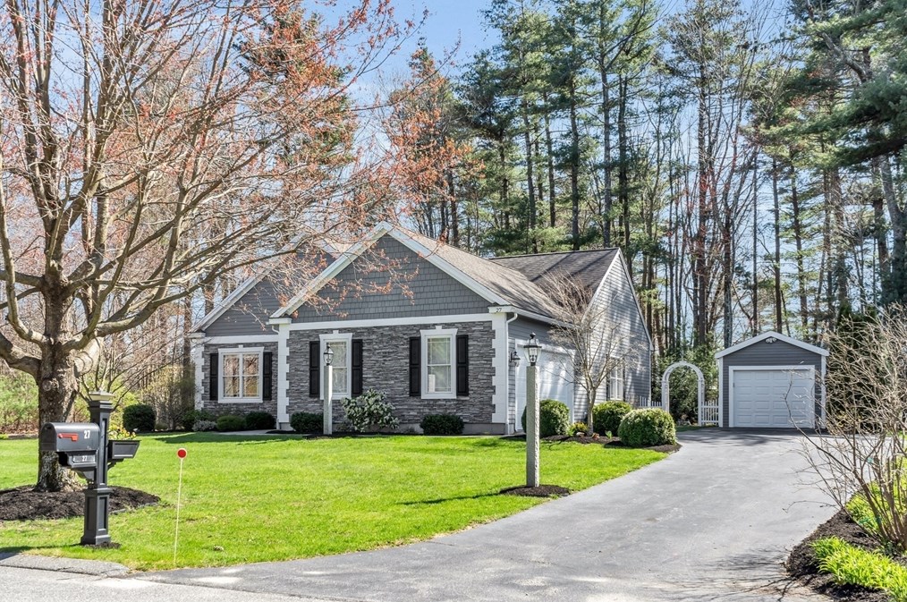 27 Shannon Way, Lancaster, MA 01523 exterior