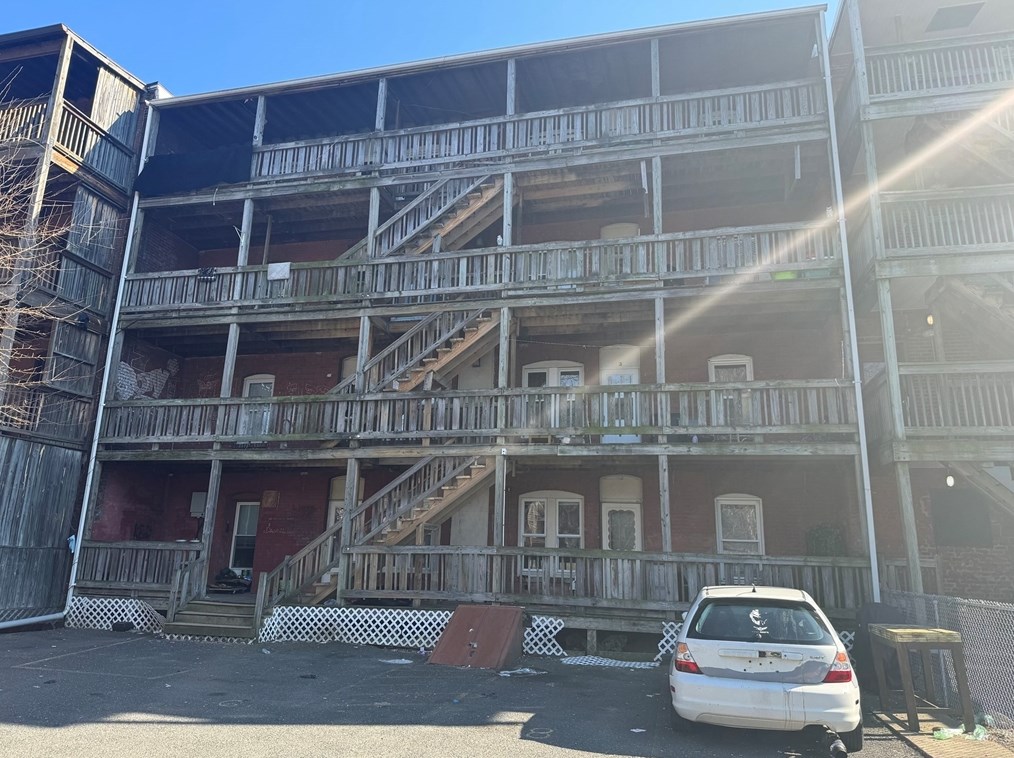 828 Chicopee St, Chicopee MA 01013-2984 exterior