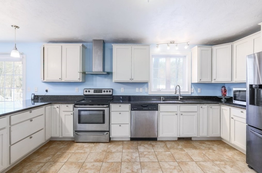 110 Wachusett St, Holden MA 01520-2631 exterior