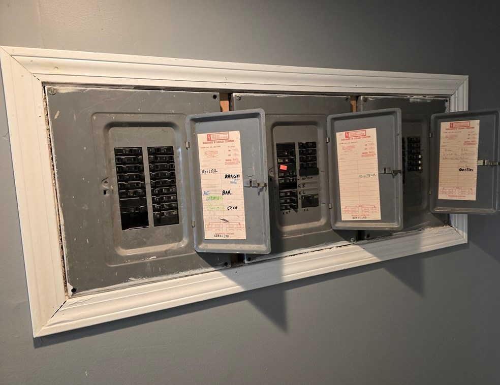 96 Danforth St, Fall River MA  02720-2323 exterior