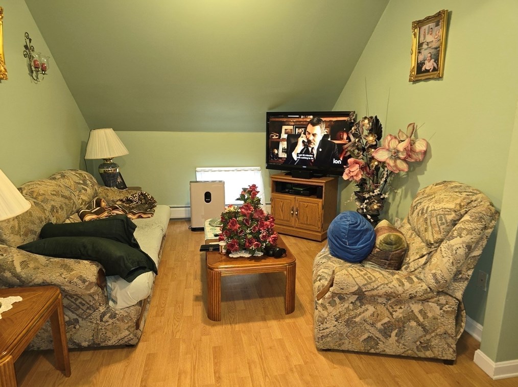 96 Danforth St, Fall River MA  02720-2323 exterior