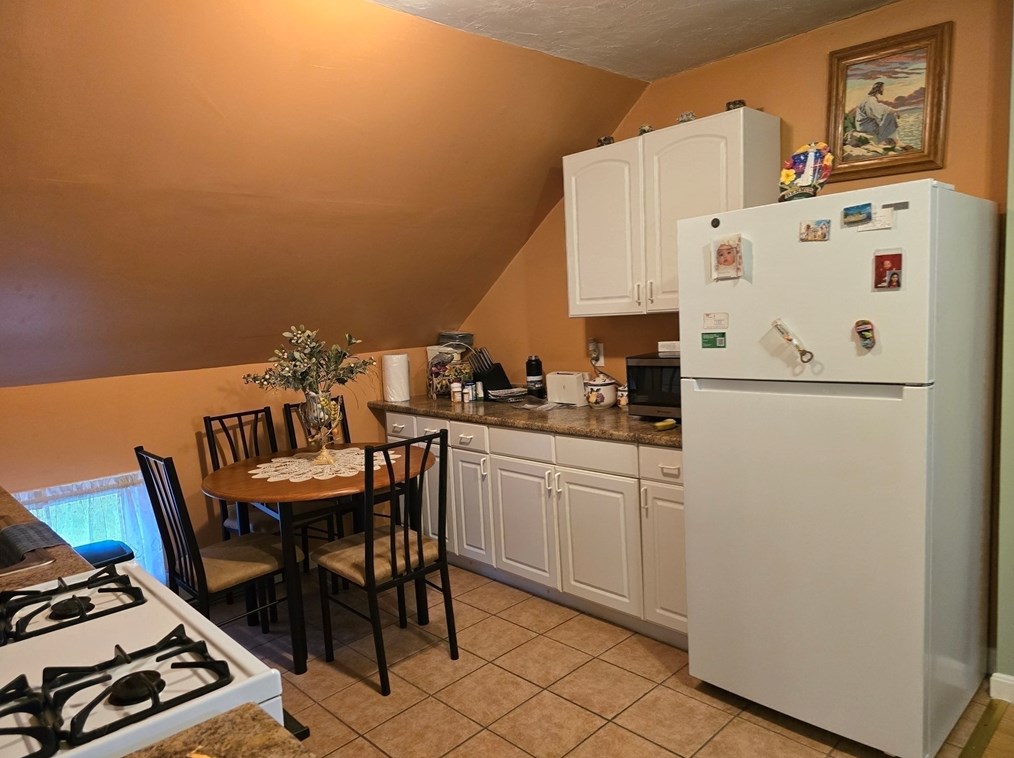 96 Danforth St, Fall River MA  02720-2323 exterior