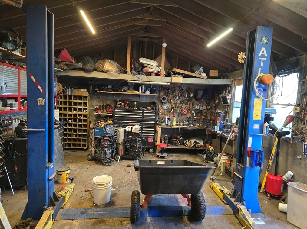 96 Danforth St, Fall River MA  02720-2323 exterior