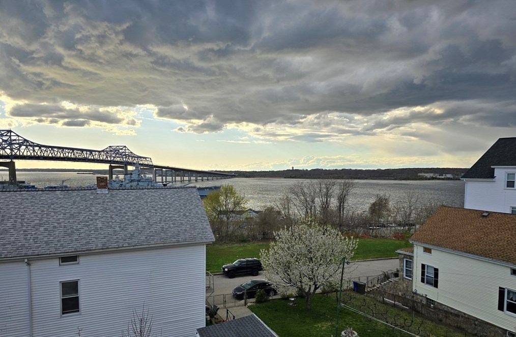 96 Danforth St, Fall River MA  02720-2323 exterior