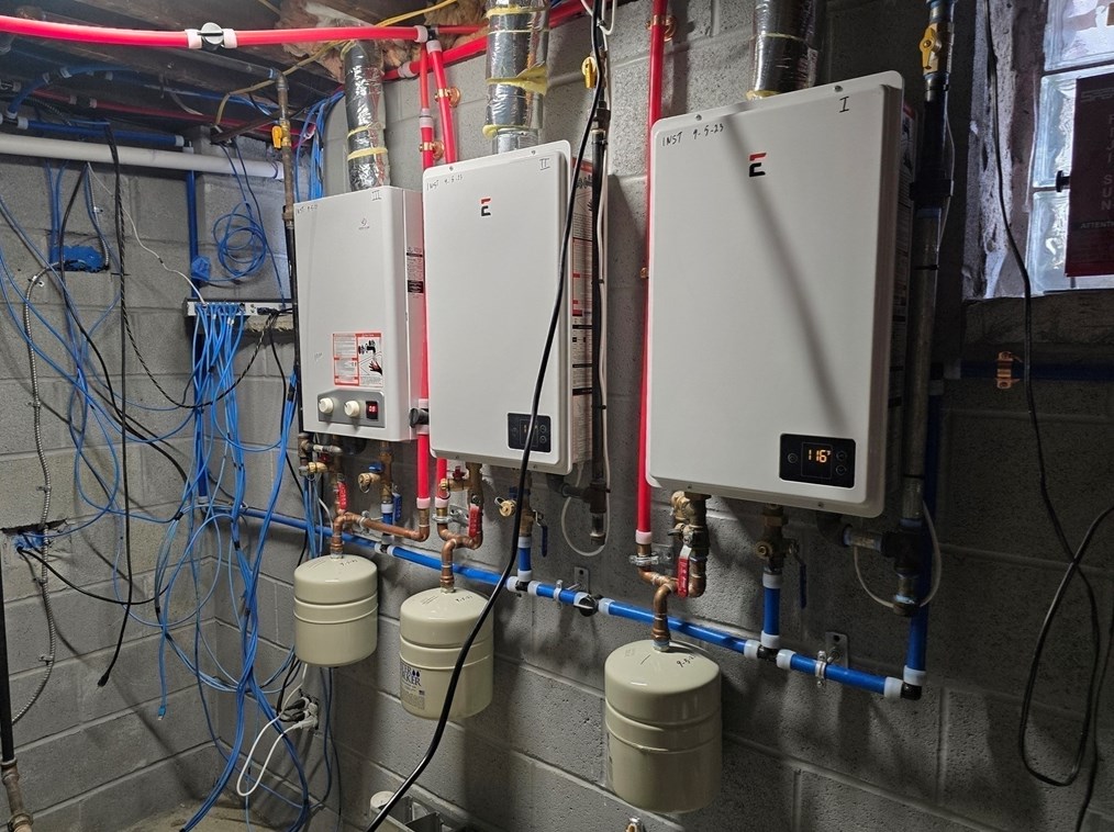 96 Danforth St, Fall River MA  02720-2323 exterior