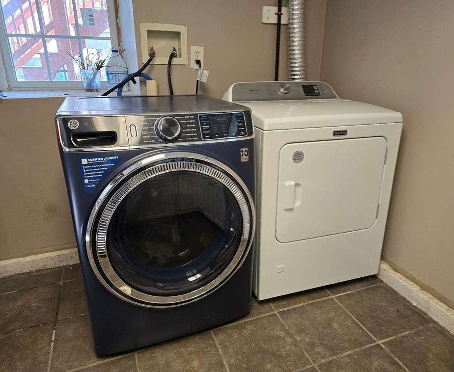 96 Danforth St, Fall River MA  02720-2323 exterior