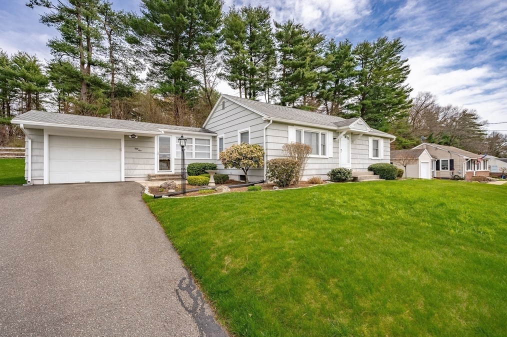 51 Laroche St, Ludlow, MA 01056 exterior