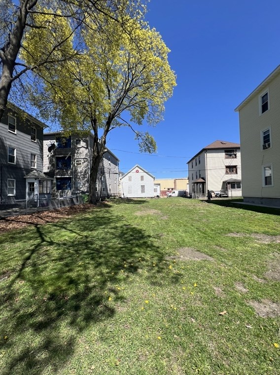 13 Sigel St, Worcester MA 01610-1824 exterior