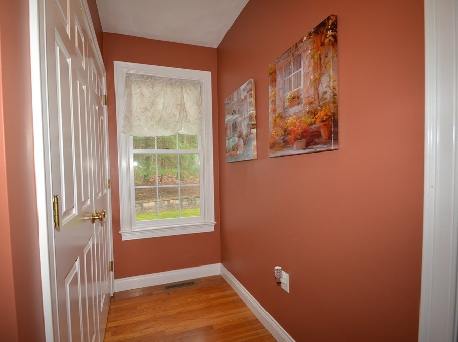 141 Eastgate Rd, Tewksbury MA 01876-1266 exterior