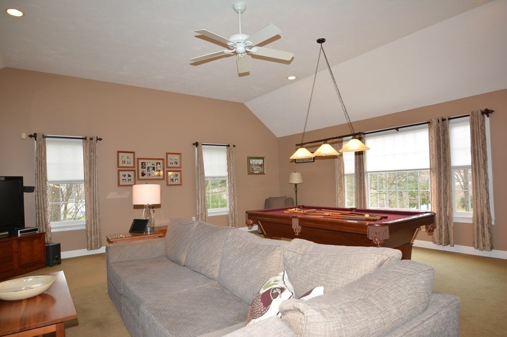 141 Eastgate Rd, Tewksbury MA 01876-1266 exterior