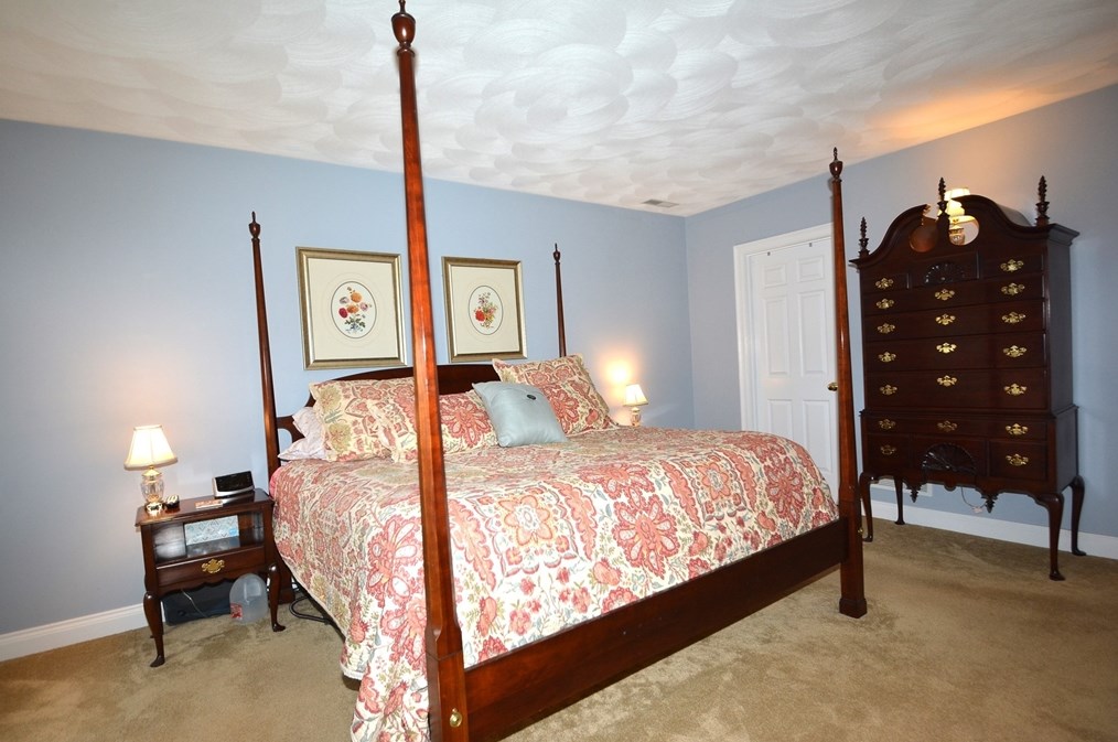 141 Eastgate Rd, Tewksbury MA 01876-1266 exterior