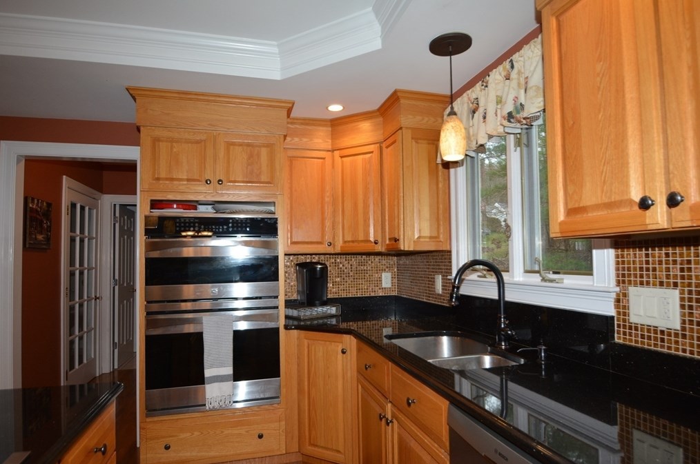 141 Eastgate Rd, Tewksbury MA 01876-1266 exterior