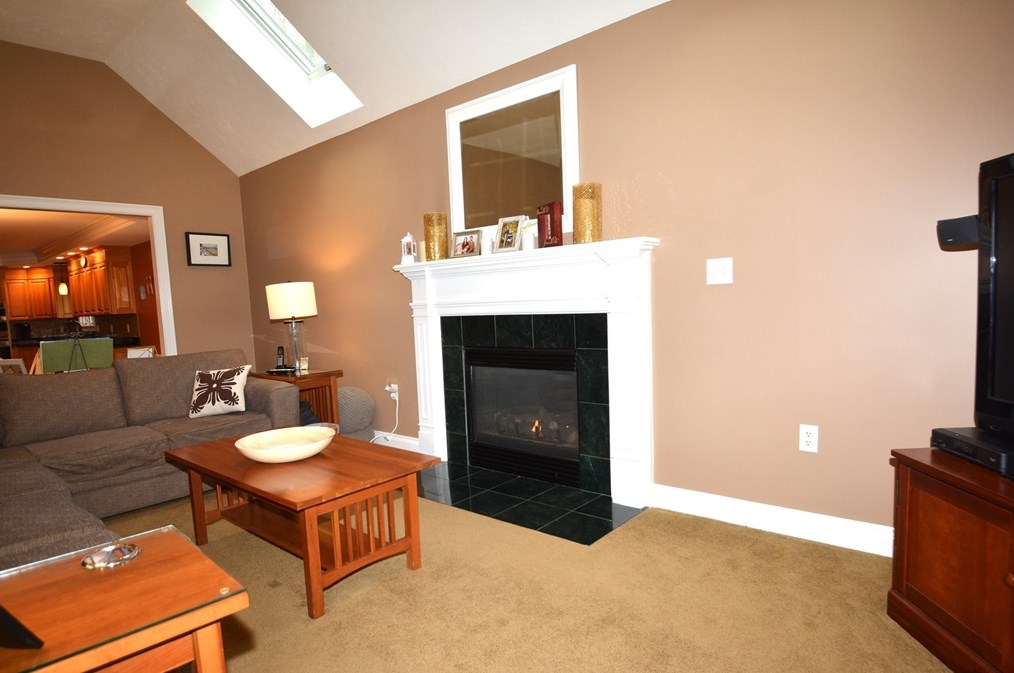 141 Eastgate Rd, Tewksbury MA 01876-1266 exterior