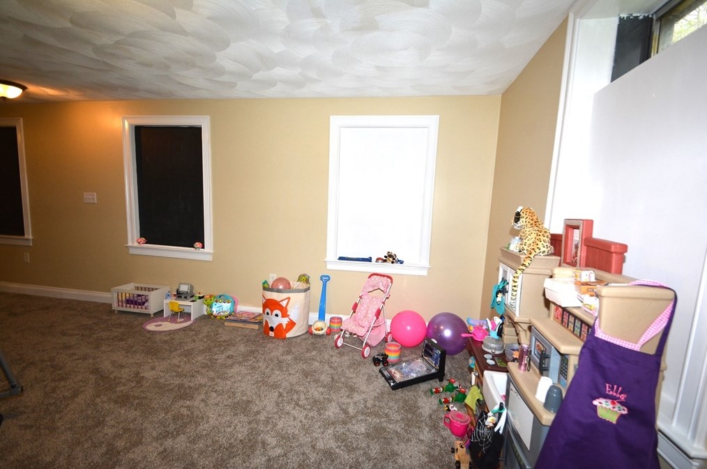 141 Eastgate Rd, Tewksbury MA 01876-1266 exterior