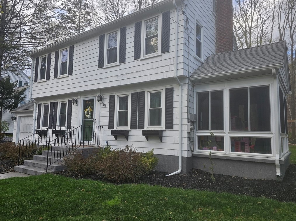 614 Salisbury St, Worcester, MA 01609