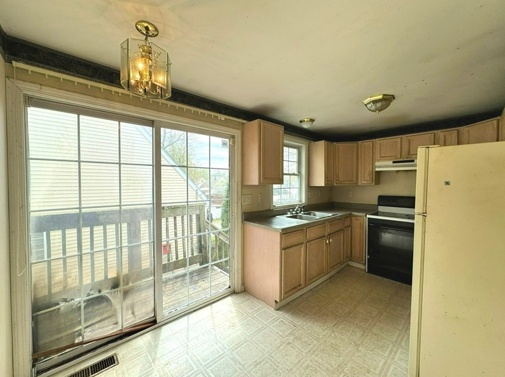 5 Olney Ave, Springfield MA  01109 exterior