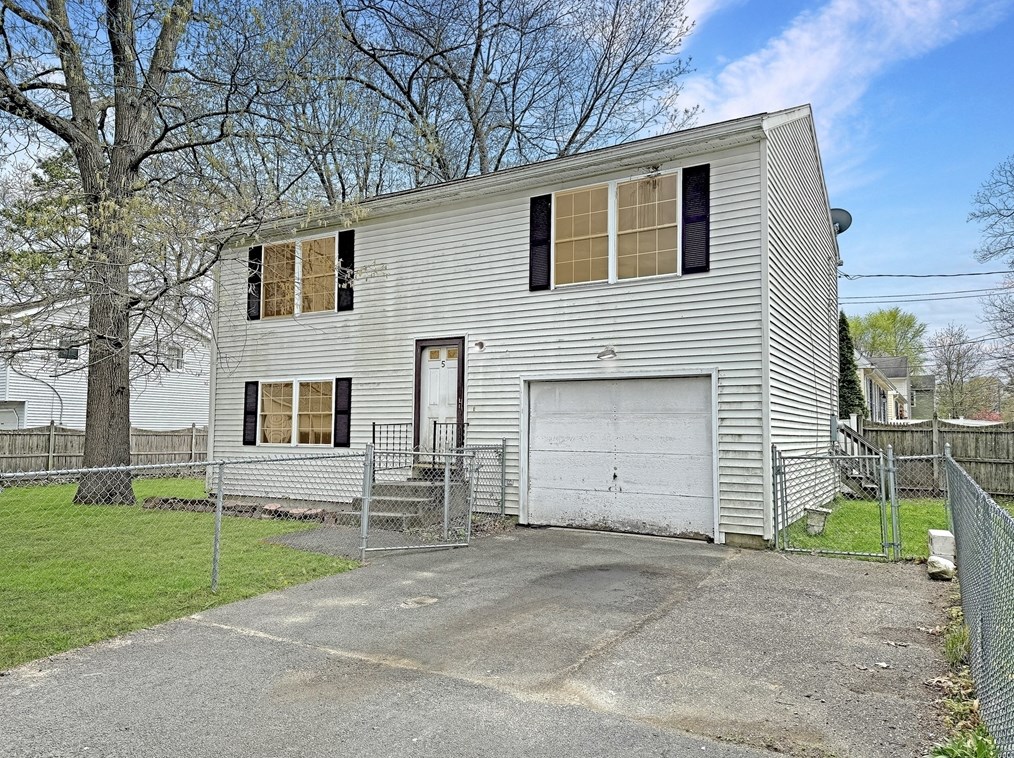 5 Olney Ave, Springfield MA  01109 exterior