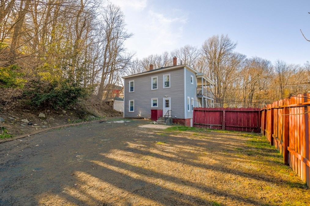 47 Mayland St, Fitchburg MA 01420-2820 exterior