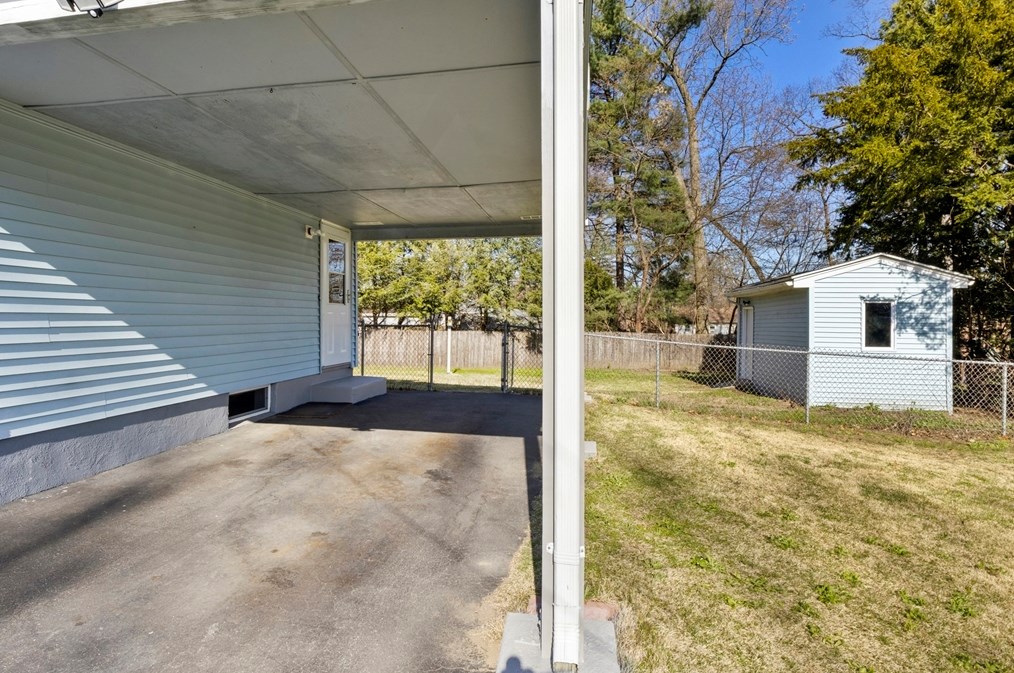 165 Sawmill Rd, Springfield MA  01118-1724 exterior