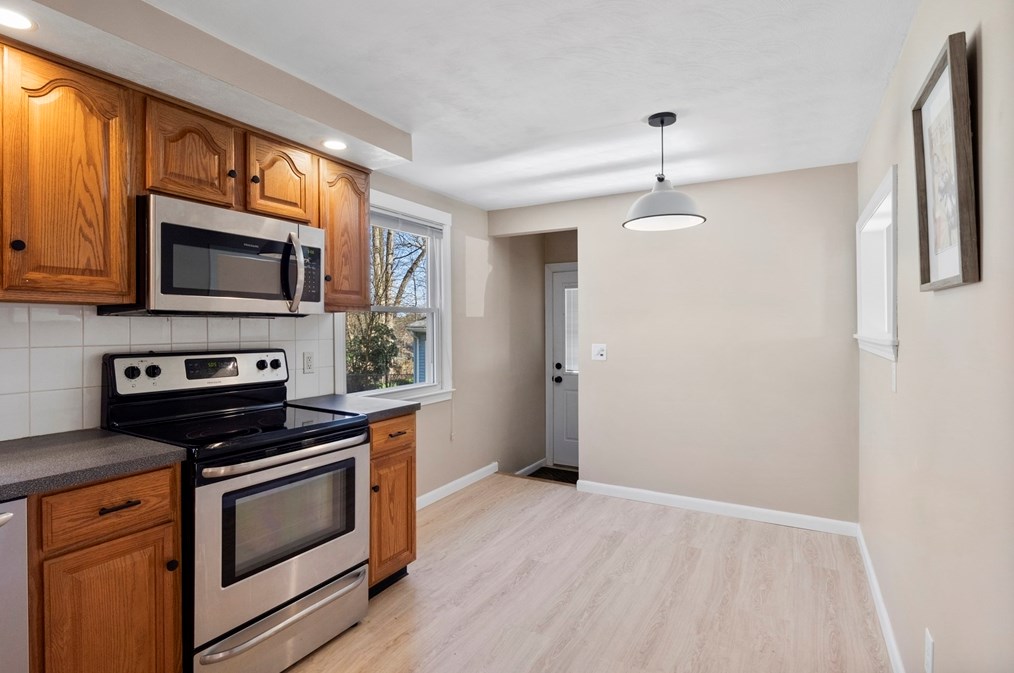 165 Sawmill Rd, Springfield MA  01118-1724 exterior