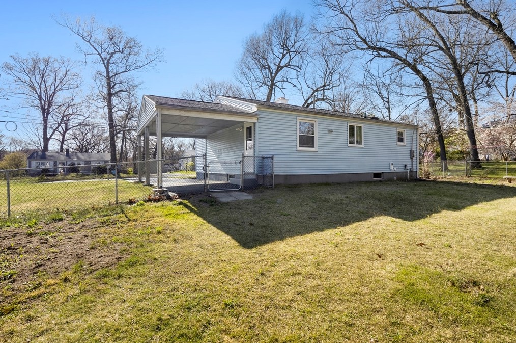 165 Sawmill Rd, Springfield MA  01118-1724 exterior