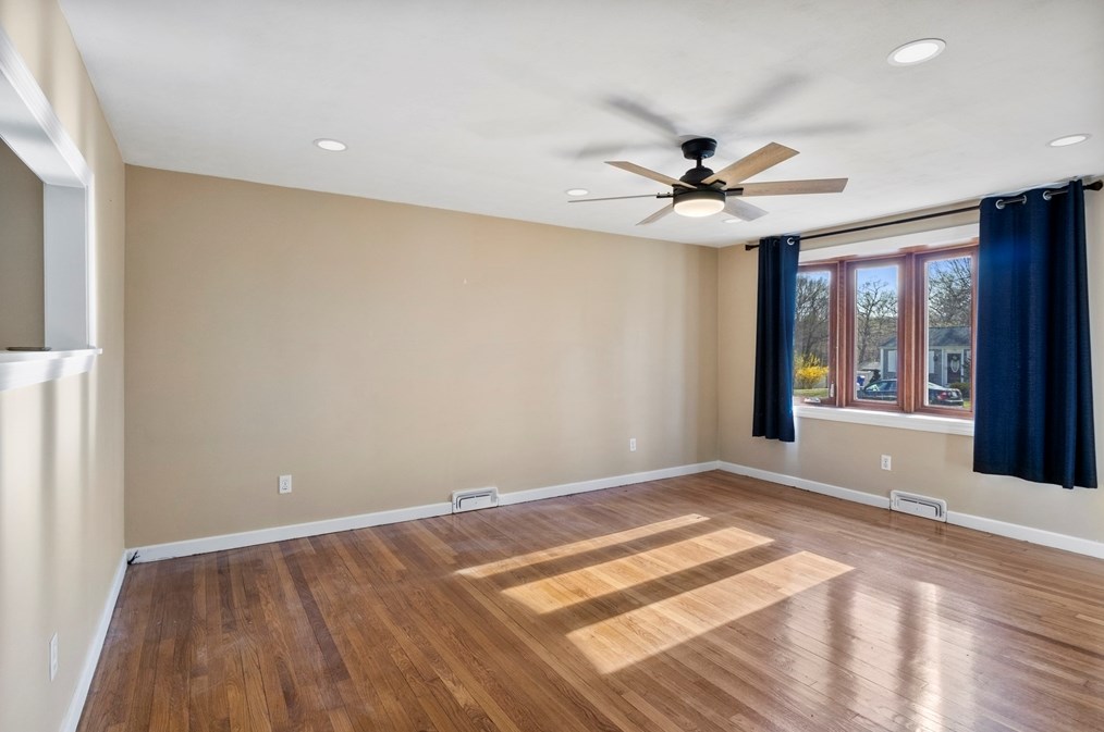 165 Sawmill Rd, Springfield MA  01118-1724 exterior