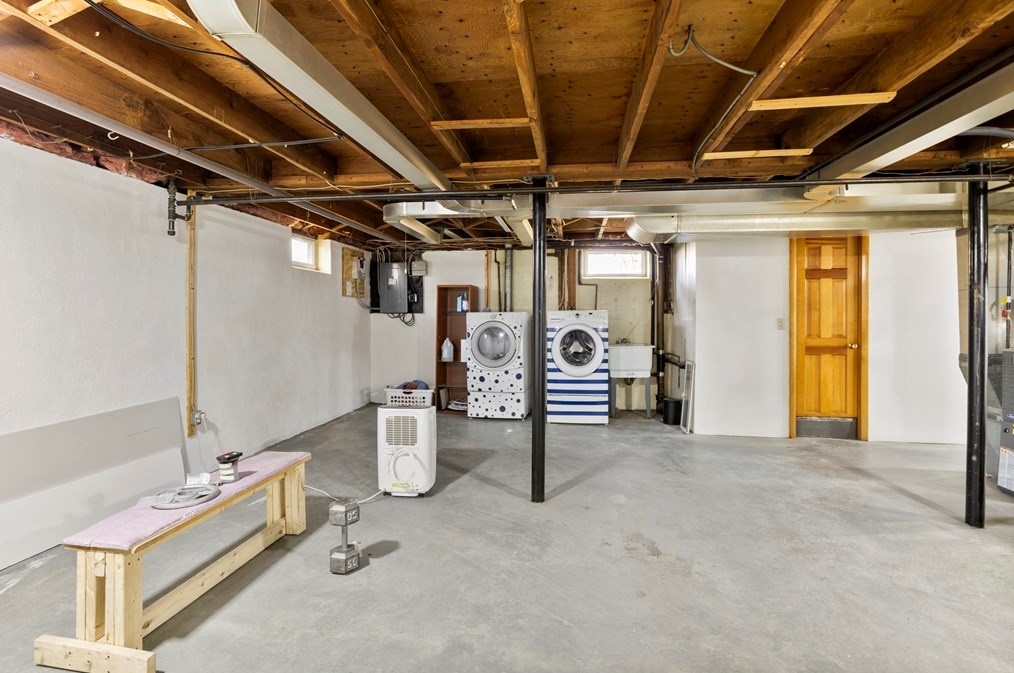 165 Sawmill Rd, Springfield MA  01118-1724 exterior