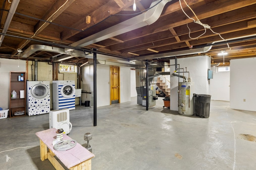 165 Sawmill Rd, Springfield MA  01118-1724 exterior