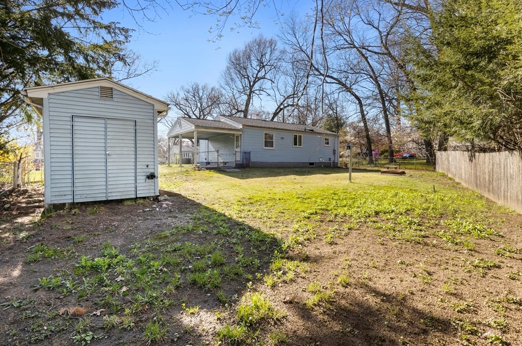 165 Sawmill Rd, Springfield MA  01118-1724 exterior