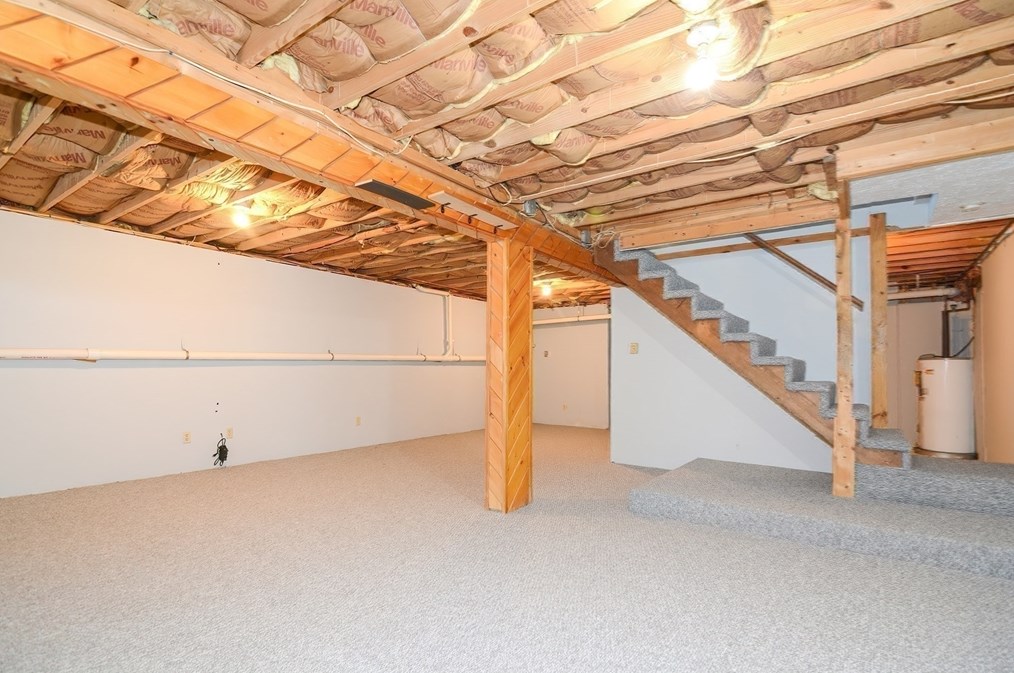 369 Thompson Rd, Webster MA  01570-1505 exterior